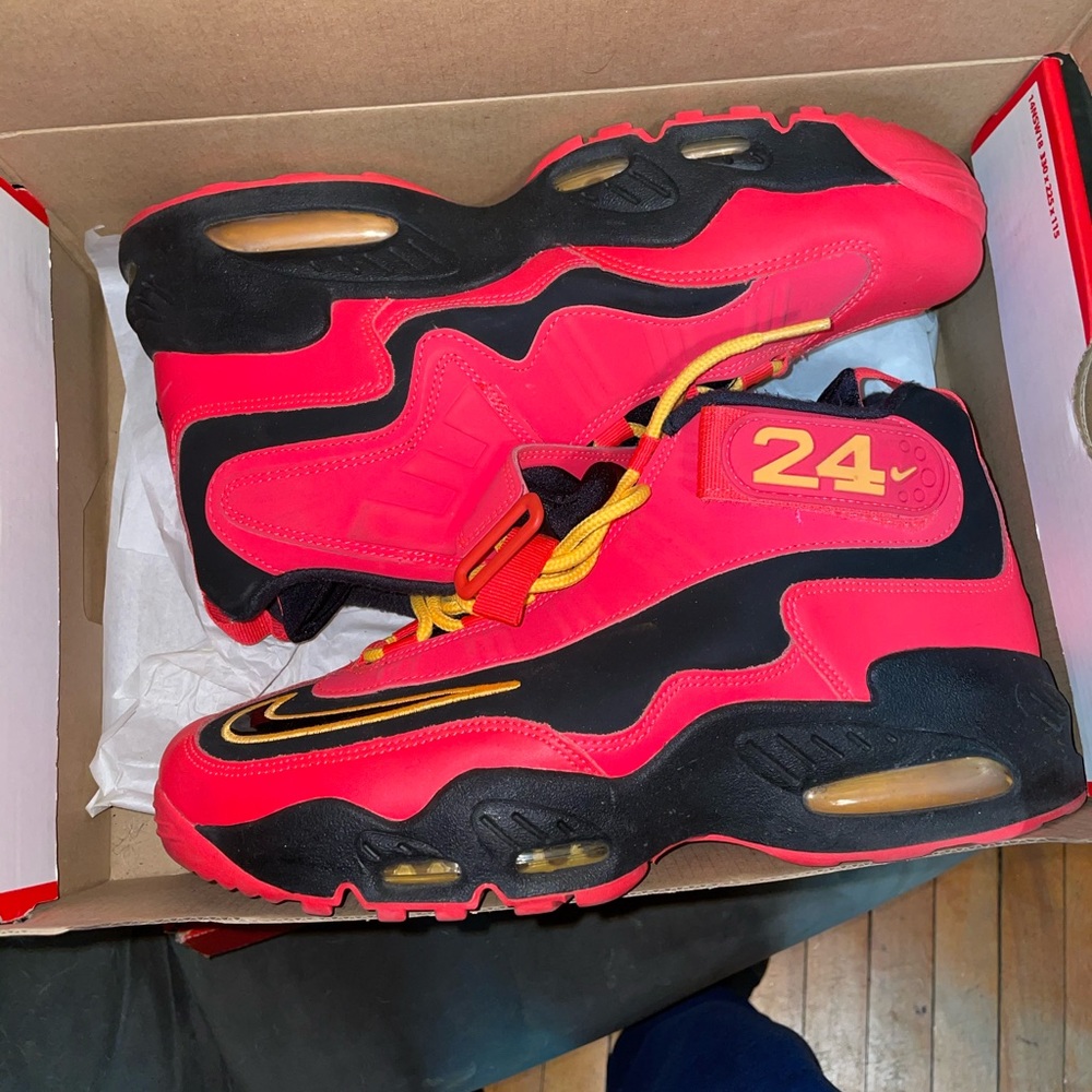 Ken Griffey jr shoes Wore twice condition 10/10 no marks no creases